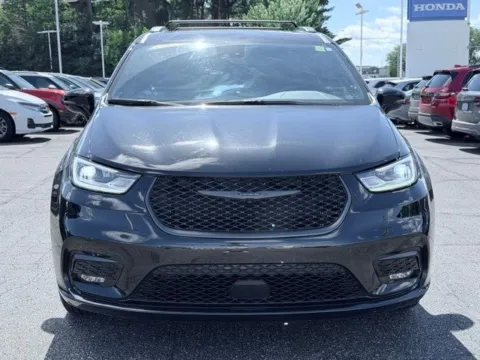 Photos of 2025 Chrysler Pacifica Limited for sale in Kalamazoo, MI at Zeigler BMW of Kalamazoo