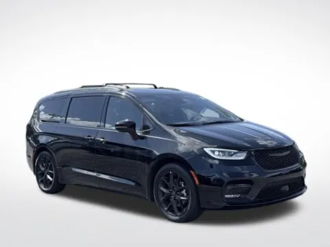 More photos of 2025 Chrysler Pacifica Limited at Zeigler BMW of Kalamazoo, MI