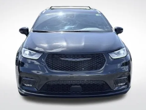 Photos of 2025 Chrysler Pacifica Limited for sale in Kalamazoo, MI at Zeigler BMW of Kalamazoo