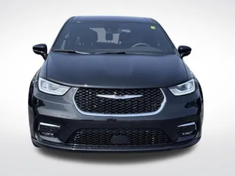 Photos of 2025 Chrysler Pacifica Select for sale in Kalamazoo, MI at Zeigler BMW of Kalamazoo