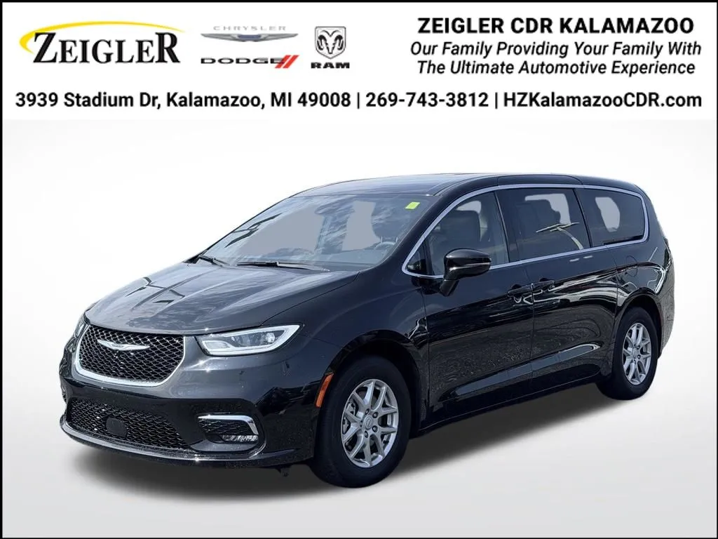 Black 2025 Chrysler Pacifica Select for sale in Kalamazoo, MI