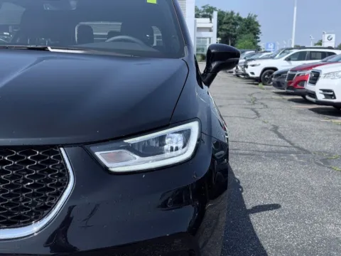 More photos of 2025 Chrysler Pacifica Select at Zeigler BMW of Kalamazoo, MI