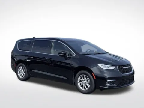 More photos of 2025 Chrysler Pacifica Select at Zeigler BMW of Kalamazoo, MI