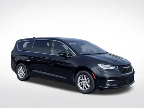 More photos of 2025 Chrysler Pacifica Select at Zeigler BMW of Kalamazoo, MI