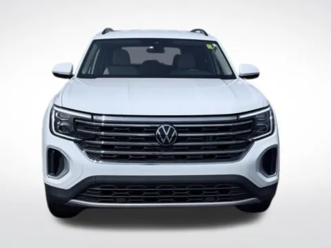 Photos of 2024 Volkswagen Atlas 2.0T SE for sale in Kalamazoo, MI at Zeigler BMW of Kalamazoo