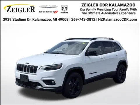 White 2023 Jeep Cherokee Altitude for sale in Kalamazoo, MI