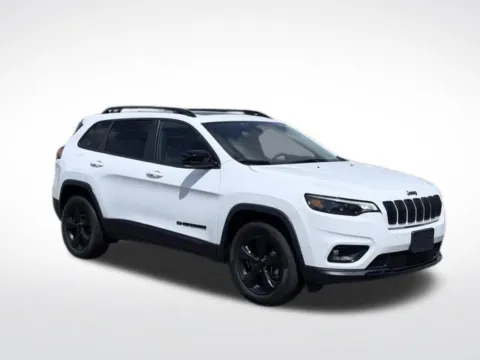 More photos of 2023 Jeep Cherokee Altitude at Zeigler BMW of Kalamazoo, MI