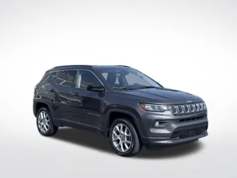 More photos of 2022 Jeep Compass Latitude Lux at Zeigler BMW of Kalamazoo, MI