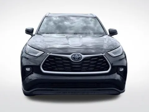 Photos of 2024 Toyota Highlander Hybrid XLE for sale in Kalamazoo, MI at Zeigler BMW of Kalamazoo
