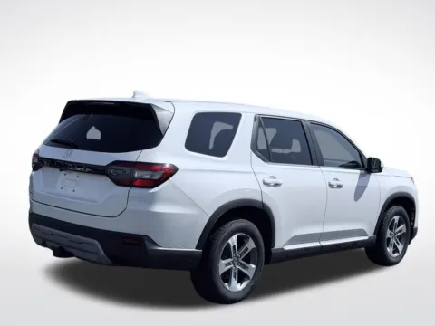 More photos of 2024 Honda Pilot EX-L at Zeigler BMW of Kalamazoo, MI