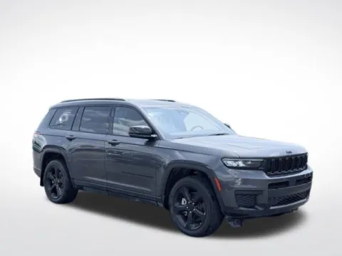 More photos of 2023 Jeep Grand Cherokee L Altitude at Zeigler BMW of Kalamazoo, MI