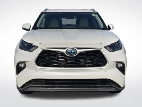 Another view of 2023 Toyota Highlander Hybrid XLE for sale in Kalamazoo, MI at Zeigler BMW of Kalamazoo