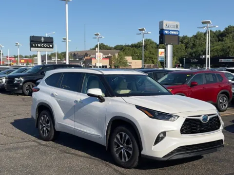 Photos of 2023 Toyota Highlander Hybrid XLE for sale in Kalamazoo, MI at Zeigler BMW of Kalamazoo