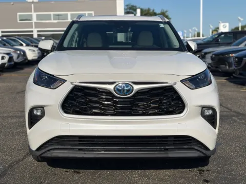 Another view of 2023 Toyota Highlander Hybrid XLE for sale in Kalamazoo, MI at Zeigler BMW of Kalamazoo