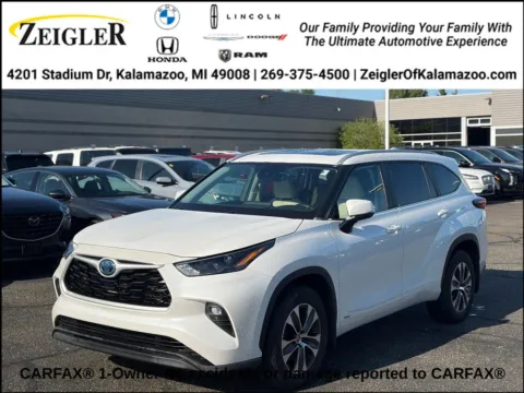 Unknown 2023 Toyota Highlander Hybrid XLE for sale in Kalamazoo, MI