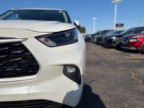 More photos of 2023 Toyota Highlander Hybrid XLE at Zeigler BMW of Kalamazoo, MI