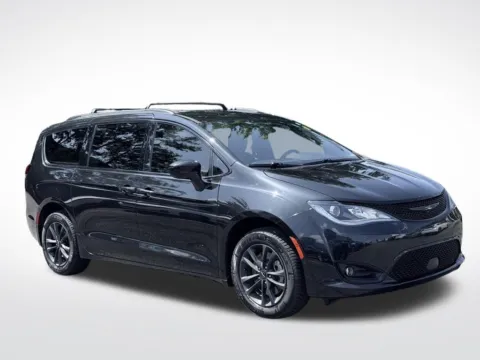 More photos of 2020 Chrysler Pacifica Launch Edition at Zeigler BMW of Kalamazoo, MI