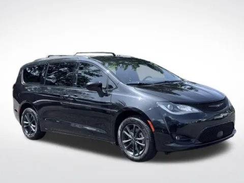 More photos of 2020 Chrysler Pacifica Launch Edition at Zeigler BMW of Kalamazoo, MI