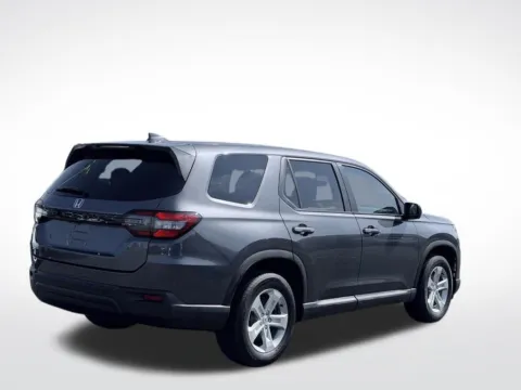 More photos of 2023 Honda Pilot LX at Zeigler BMW of Kalamazoo, MI