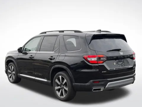 More photos of 2024 Honda Pilot Touring at Zeigler BMW of Kalamazoo, MI