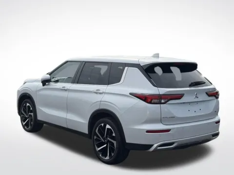 More photos of 2024 Mitsubishi Outlander SE at Zeigler BMW of Kalamazoo, MI