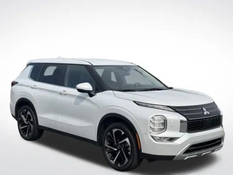 Photos of 2024 Mitsubishi Outlander SE for sale in Kalamazoo, MI at Zeigler BMW of Kalamazoo