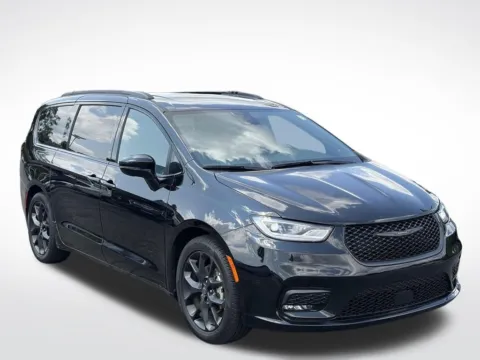 Photos of 2025 Chrysler Pacifica Limited for sale in Kalamazoo, MI at Zeigler BMW of Kalamazoo