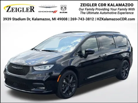 Black 2025 Chrysler Pacifica Limited for sale in Kalamazoo, MI