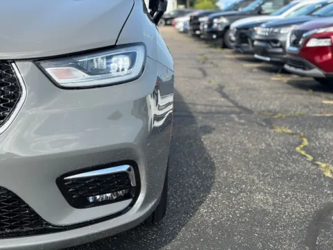More photos of 2025 Chrysler Pacifica Select at Zeigler BMW of Kalamazoo, MI