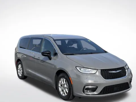 Photos of 2025 Chrysler Pacifica Select for sale in Kalamazoo, MI at Zeigler BMW of Kalamazoo