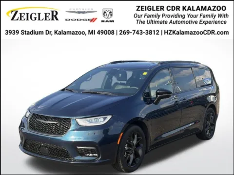 Blue 2025 Chrysler Pacifica Limited for sale in Kalamazoo, MI