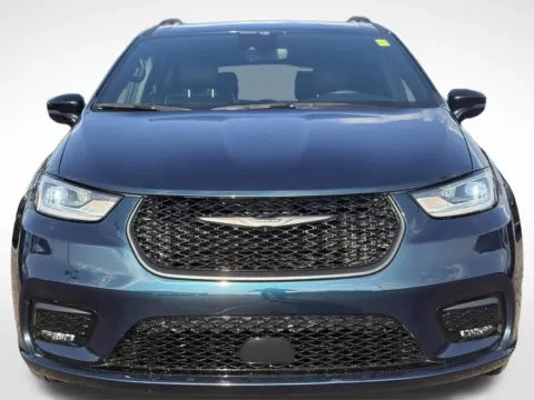 Another view of 2025 Chrysler Pacifica Limited for sale in Kalamazoo, MI at Zeigler BMW of Kalamazoo