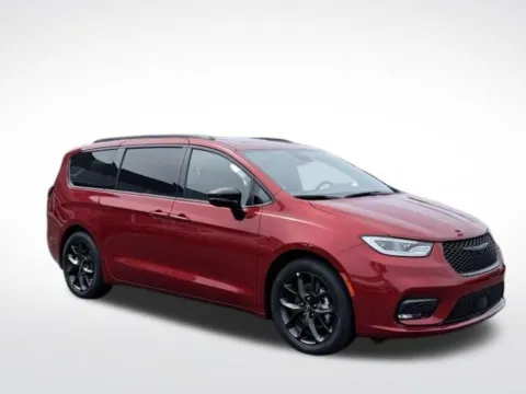 More photos of 2025 Chrysler Pacifica Limited at Zeigler BMW of Kalamazoo, MI