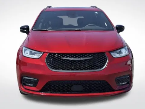 Photos of 2025 Chrysler Pacifica Limited for sale in Kalamazoo, MI at Zeigler BMW of Kalamazoo