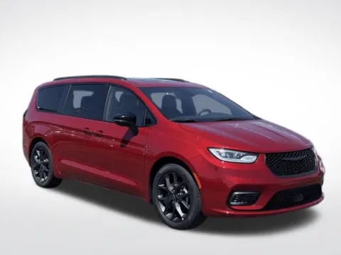 More photos of 2025 Chrysler Pacifica Limited at Zeigler BMW of Kalamazoo, MI
