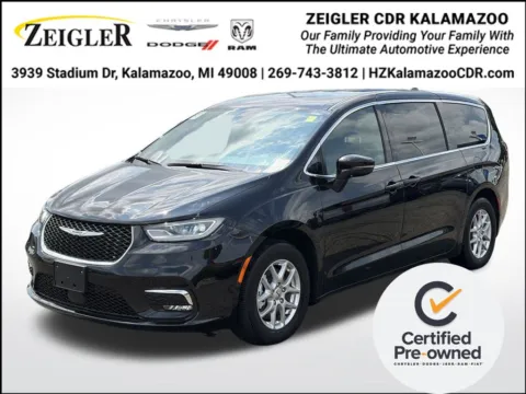 Black 2025 Chrysler Pacifica Select for sale in Kalamazoo, MI