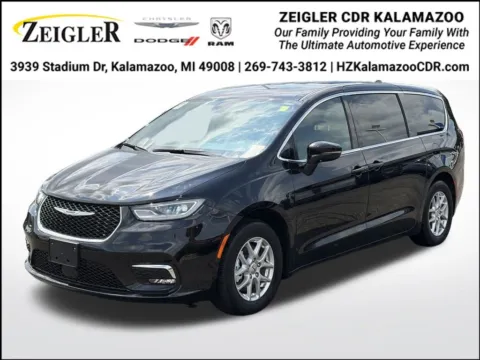 Black 2025 Chrysler Pacifica Select for sale in Kalamazoo, MI
