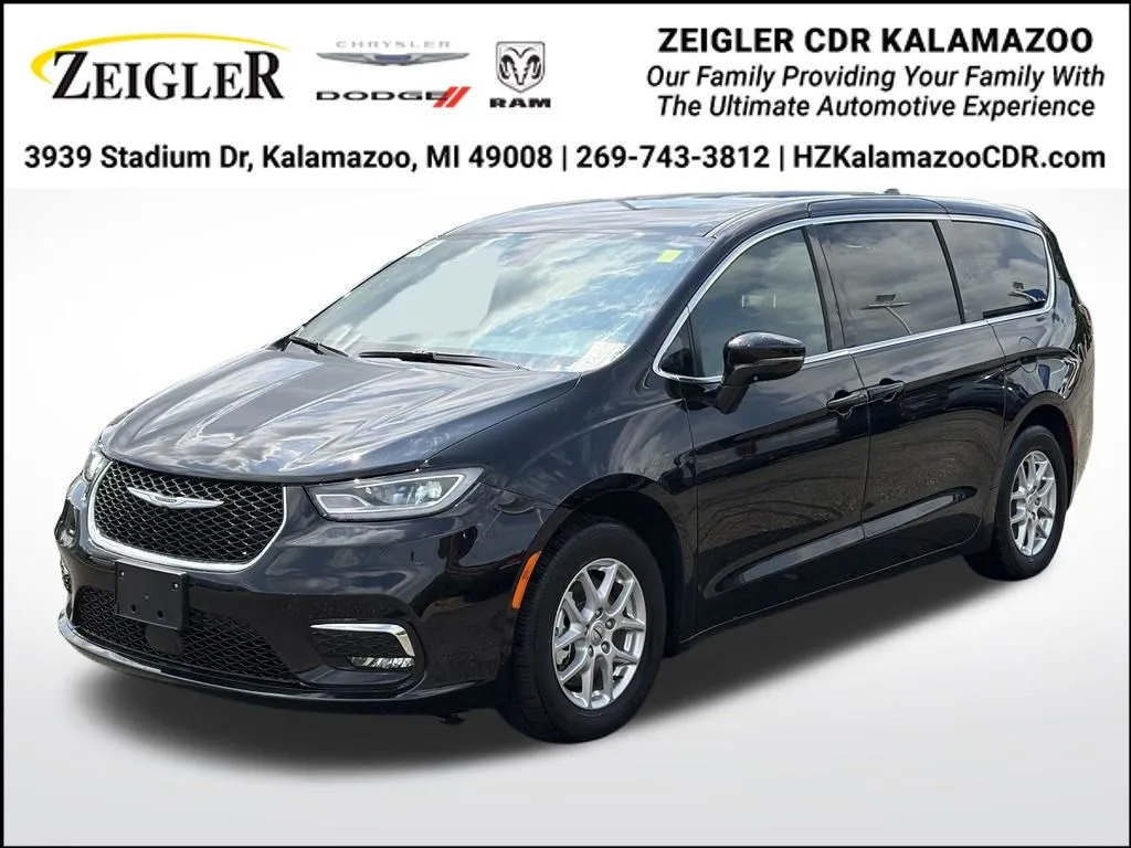 Black 2025 Chrysler Pacifica Select for sale in Kalamazoo, MI