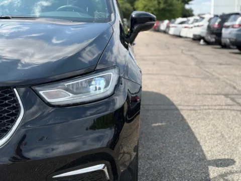 More photos of 2025 Chrysler Pacifica Select at Zeigler BMW of Kalamazoo, MI