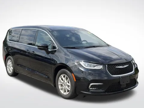 Another view of 2025 Chrysler Pacifica Select for sale in Kalamazoo, MI at Zeigler BMW of Kalamazoo