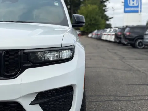 More photos of 2023 Jeep Grand Cherokee Altitude X at Zeigler BMW of Kalamazoo, MI