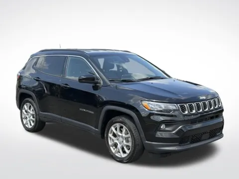 Photos of 2024 Jeep Compass Latitude Lux for sale in Kalamazoo, MI at Zeigler BMW of Kalamazoo