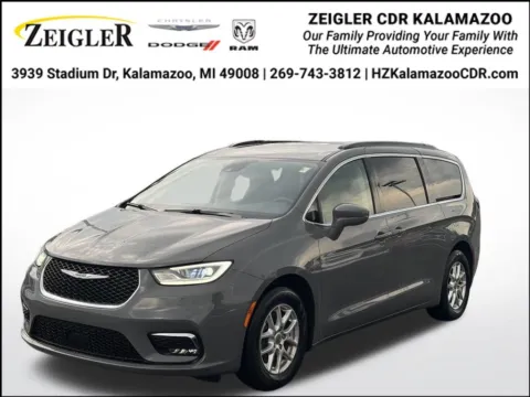 Gray 2022 Chrysler Pacifica Touring L for sale in Kalamazoo, MI