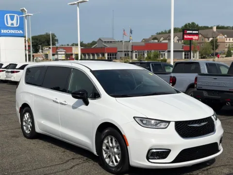 Photos of 2025 Chrysler Pacifica Select for sale in Kalamazoo, MI at Zeigler BMW of Kalamazoo