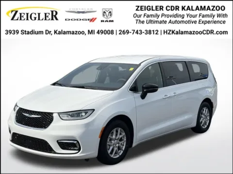 White 2025 Chrysler Pacifica Select for sale in Kalamazoo, MI