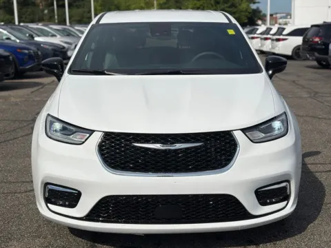 Another view of 2025 Chrysler Pacifica Select for sale in Kalamazoo, MI at Zeigler BMW of Kalamazoo