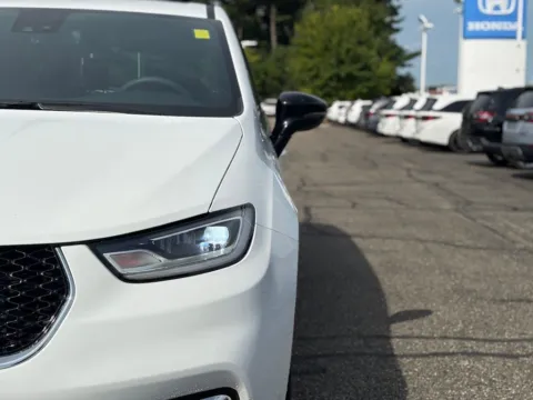 More photos of 2025 Chrysler Pacifica Select at Zeigler BMW of Kalamazoo, MI