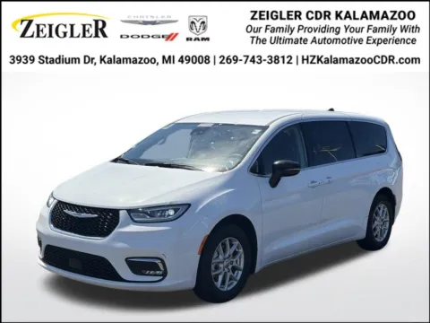 White 2024 Chrysler Pacifica Touring L for sale in Kalamazoo, MI