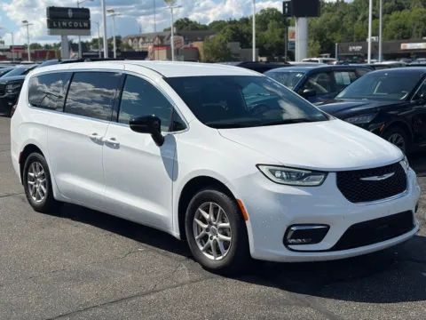 Photos of 2025 Chrysler Pacifica Select for sale in Kalamazoo, MI at Zeigler BMW of Kalamazoo