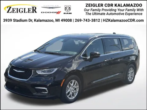 Black 2025 Chrysler Pacifica Select for sale in Kalamazoo, MI